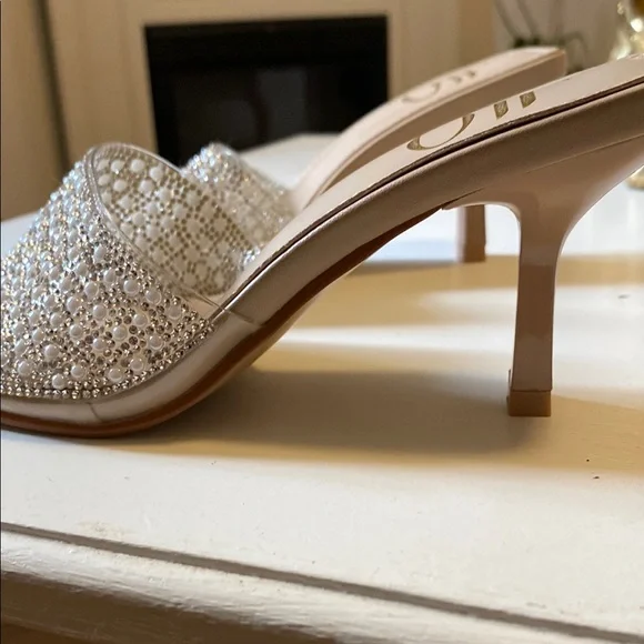 Jennifer Lopez Cream and Silver Heels with Rhinestone Embellishments - Picture 3 of 5